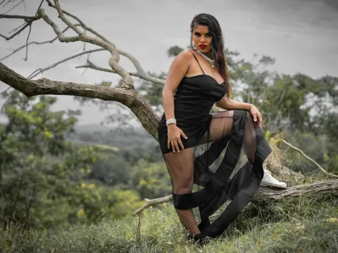 Have a live chat with webcam model MarceBetancu